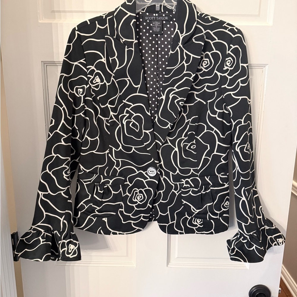 Black and White Rose Pattern Blazer
